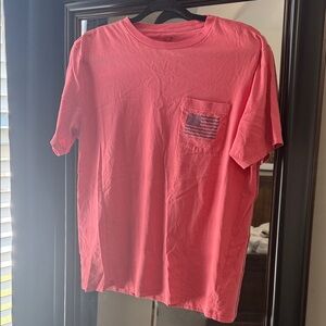 Vineyard Vines Men's Pink Tee with Flag Pocket